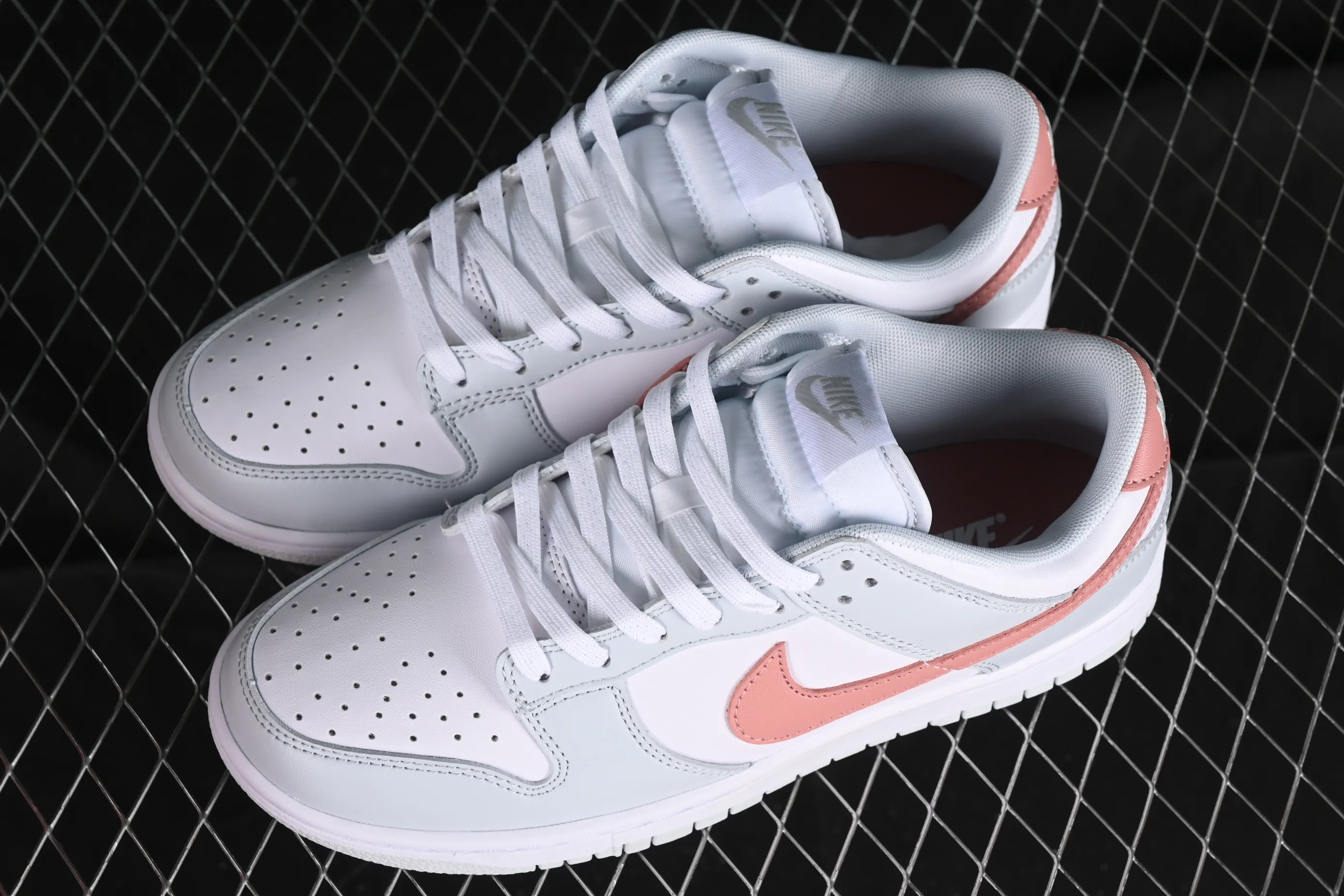 All categories Nk SB Dunk series Nk SB Dunk Low low-top sneakers Nk SB Dunk Low white gray pink SB low-top casual sneakers HF0730-160